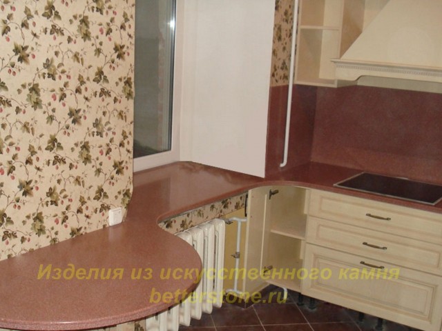 Стол с переходом в подоконник