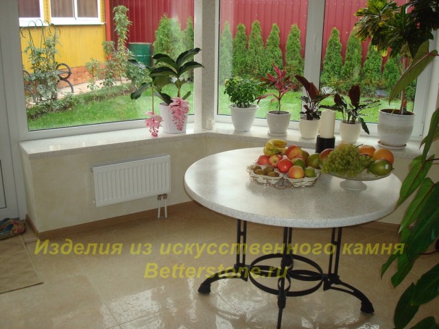 Стол из искусственного камня в зимнем саду